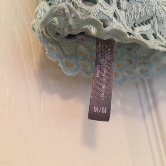 2 Medium sized aerie bralettes - Picture 6 of 6